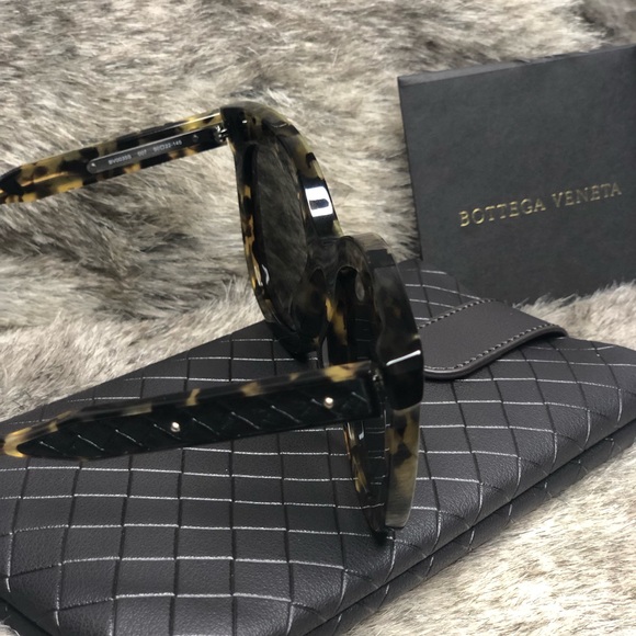 New Bottega Veneta Woman Cat Eye Sunglasses - Picture 6 of 8